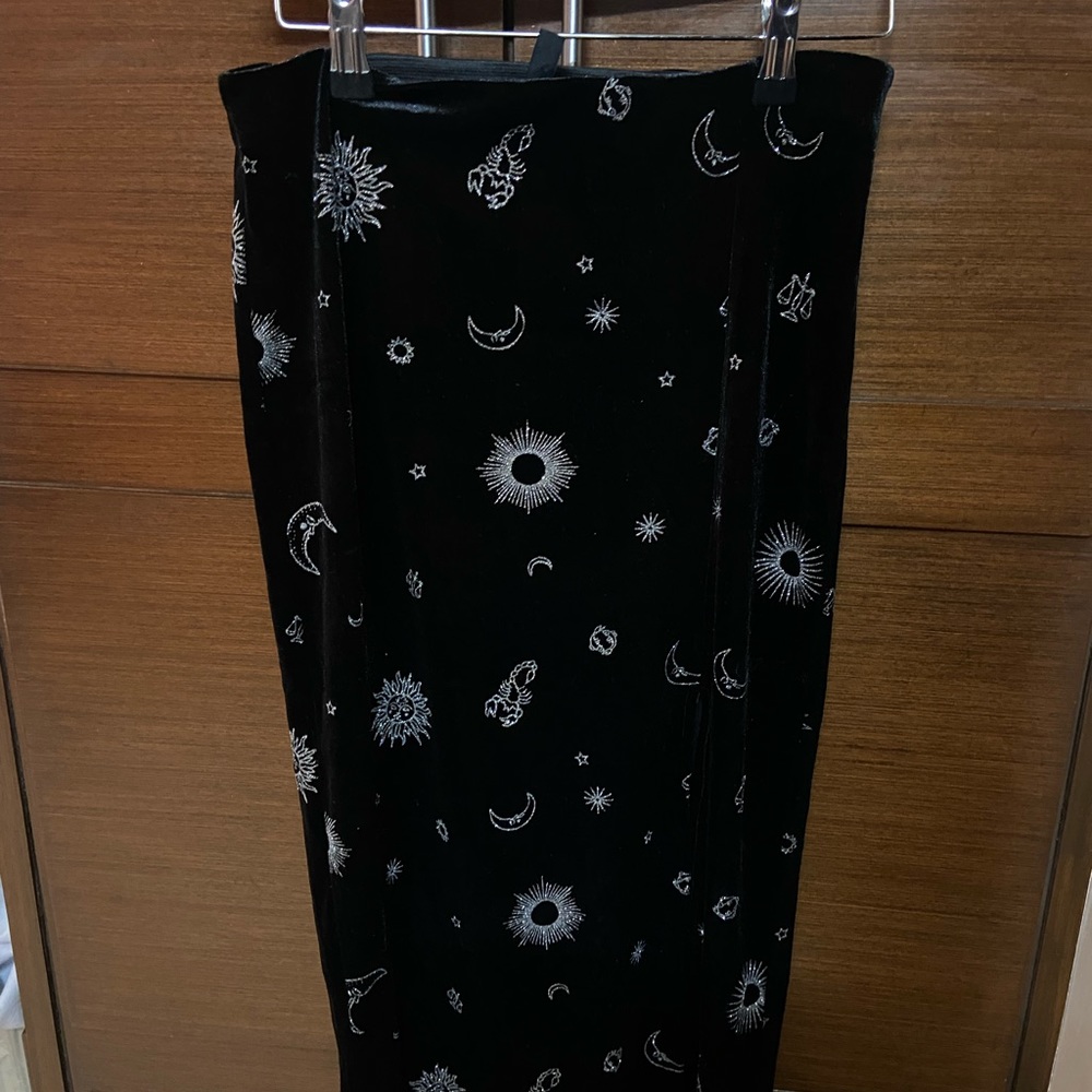 H&M black velvet skirt - Picture 5 of 11